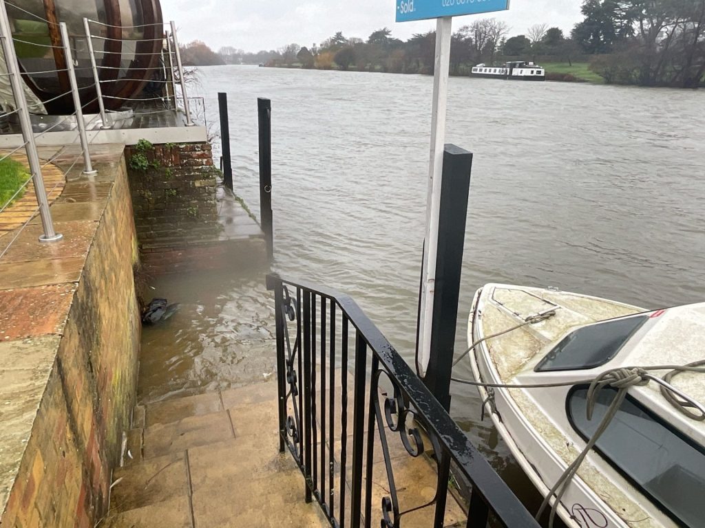 What London Properties Are Prone to Flooding? 1 river thames flood risk basement access Timberwise