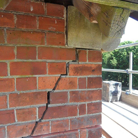 Subsidence and Structural Movement: How to Tell the Difference 29 Diagonal cracking in brickwork
